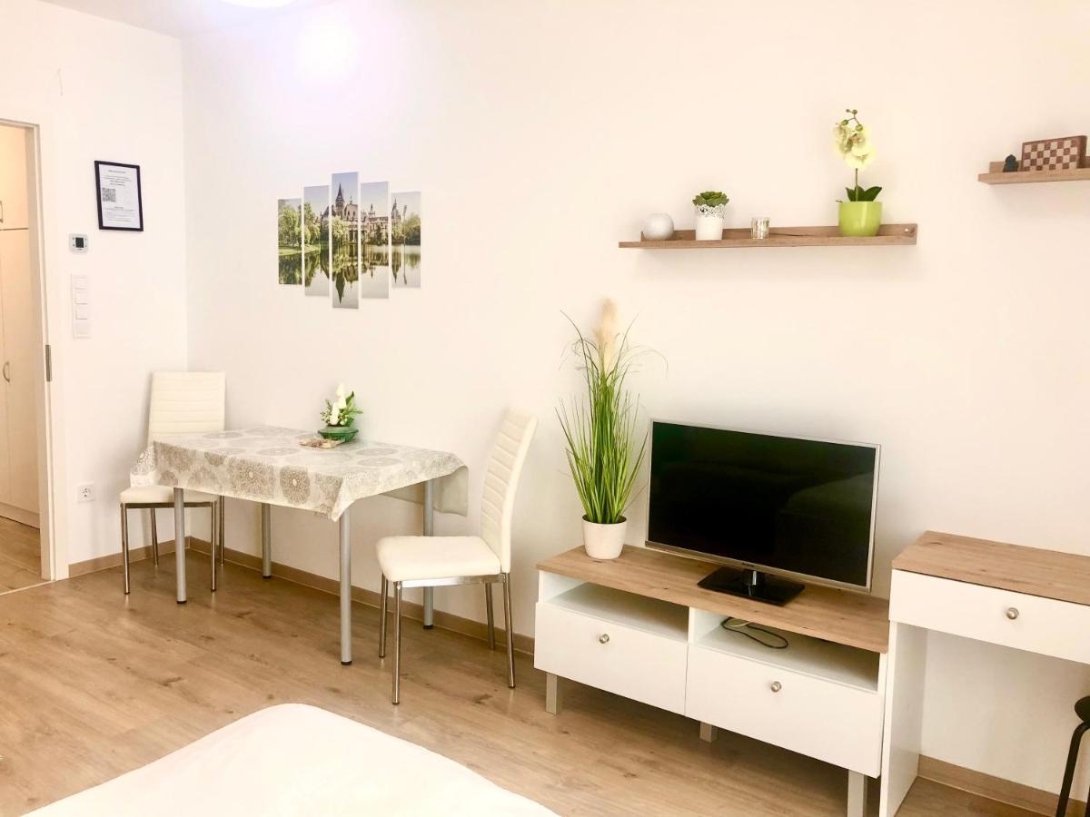 Sweet Home Apartman , 30Sqm Studio, Free Private Parking, Mountain View, Balcony, 20 Min From Downtown Budapest Exterior foto