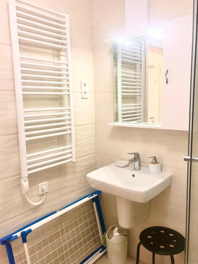 Sweet Home Apartman , 30Sqm Studio, Free Private Parking, Mountain View, Balcony, 20 Min From Downtown Budapest Exterior foto