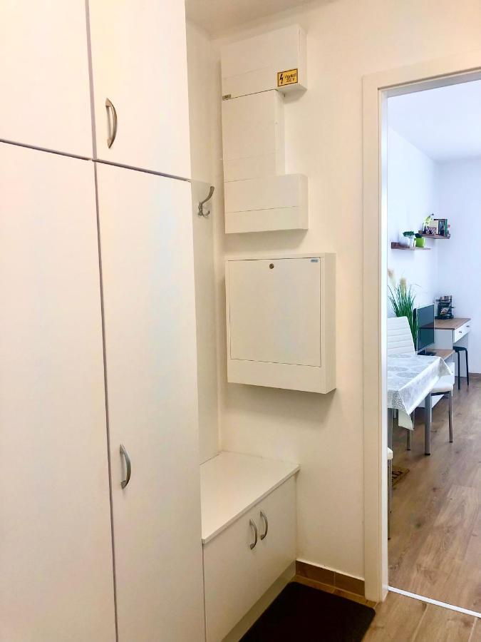 Sweet Home Apartman , 30Sqm Studio, Free Private Parking, Mountain View, Balcony, 20 Min From Downtown Budapest Exterior foto