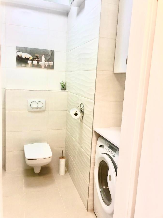 Sweet Home Apartman , 30Sqm Studio, Free Private Parking, Mountain View, Balcony, 20 Min From Downtown Budapest Exterior foto