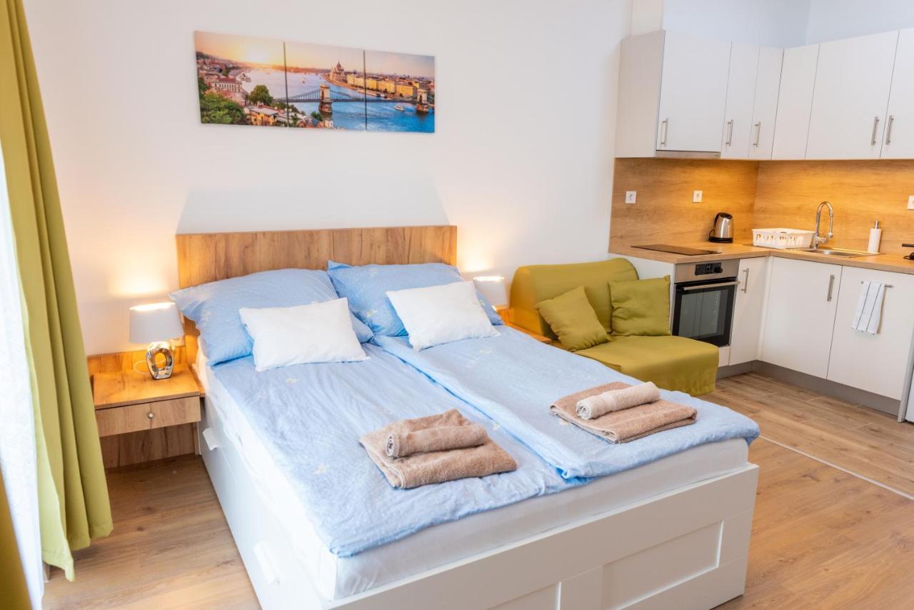 Sweet Home Apartman , 30Sqm Studio, Free Private Parking, Mountain View, Balcony, 20 Min From Downtown Budapest Exterior foto