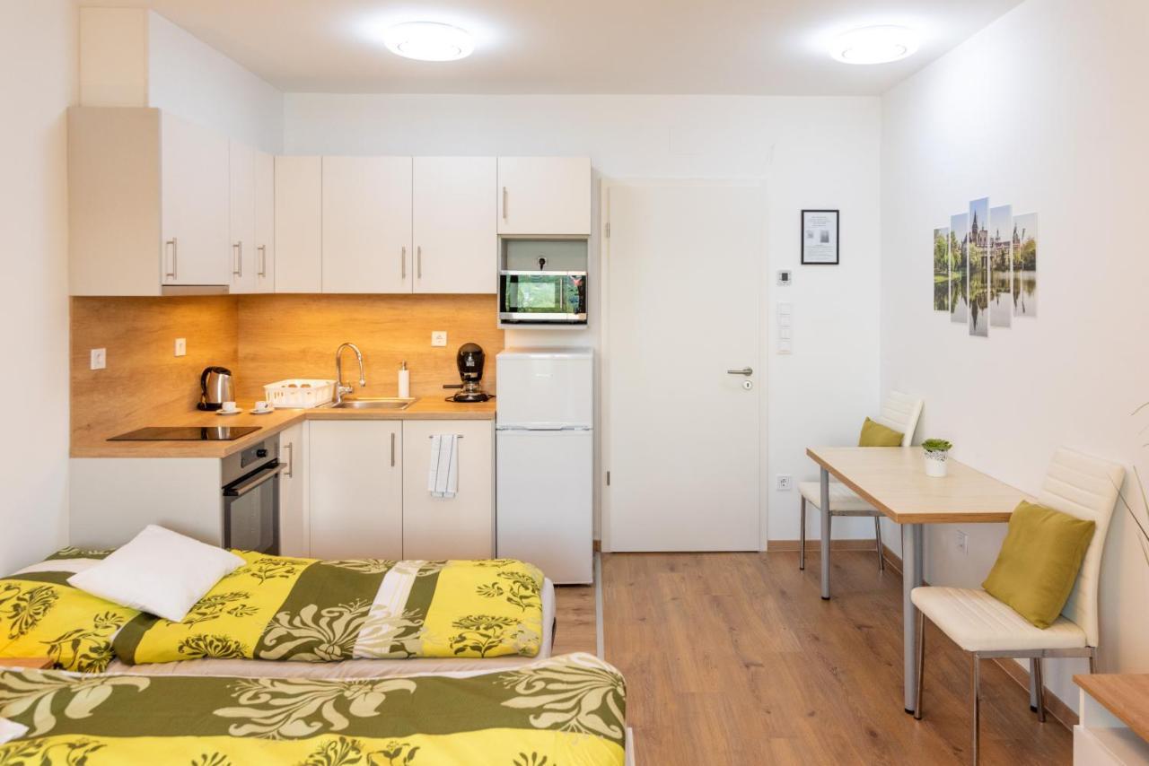 Sweet Home Apartman , 30Sqm Studio, Free Private Parking, Mountain View, Balcony, 20 Min From Downtown Budapest Exterior foto