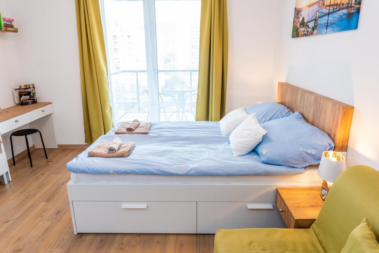 Sweet Home Apartman , 30Sqm Studio, Free Private Parking, Mountain View, Balcony, 20 Min From Downtown Budapest Exterior foto