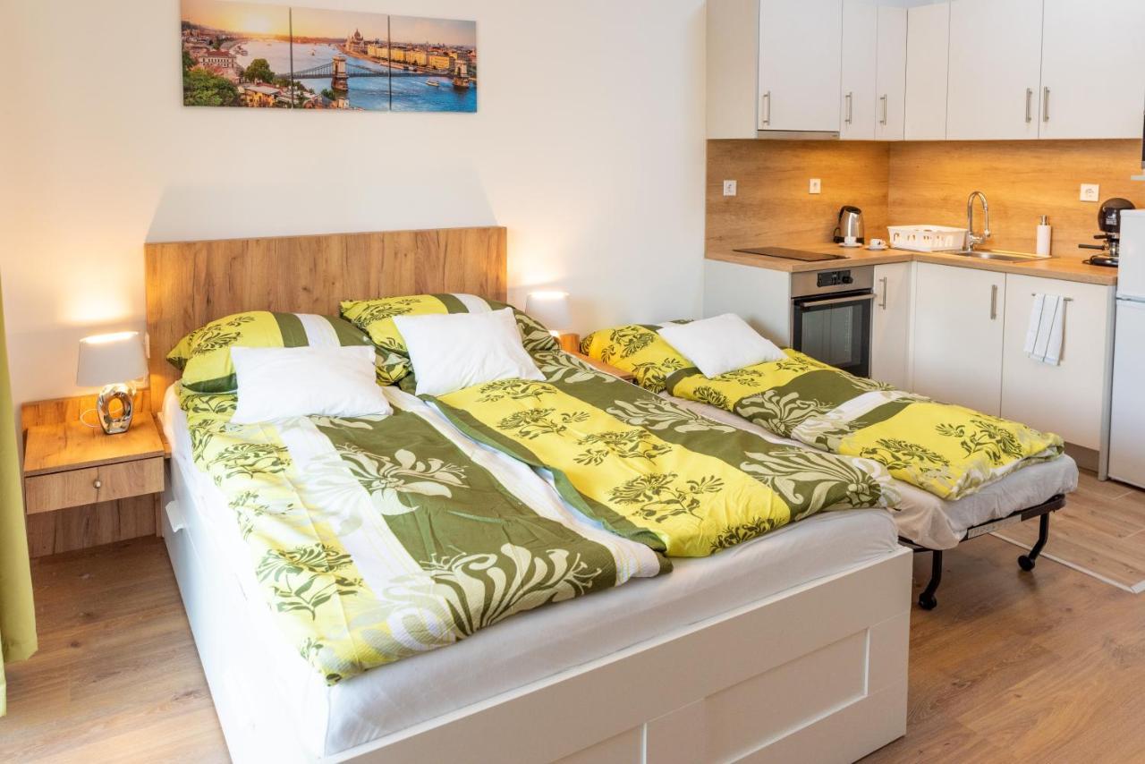 Sweet Home Apartman , 30Sqm Studio, Free Private Parking, Mountain View, Balcony, 20 Min From Downtown Budapest Exterior foto