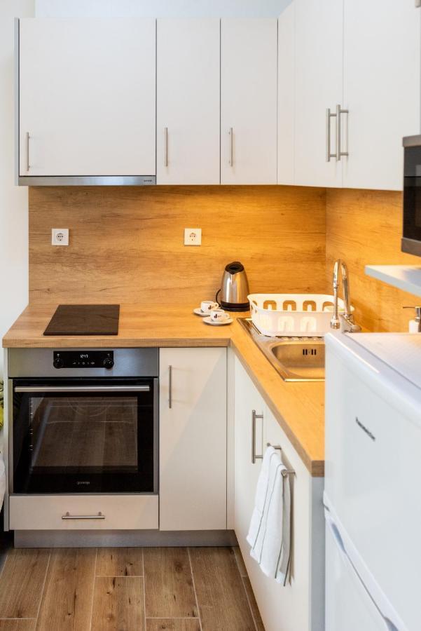 Sweet Home Apartman , 30Sqm Studio, Free Private Parking, Mountain View, Balcony, 20 Min From Downtown Budapest Exterior foto