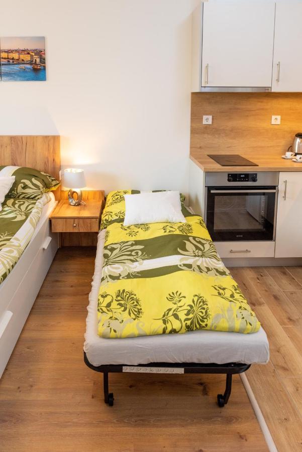 Sweet Home Apartman , 30Sqm Studio, Free Private Parking, Mountain View, Balcony, 20 Min From Downtown Budapest Exterior foto