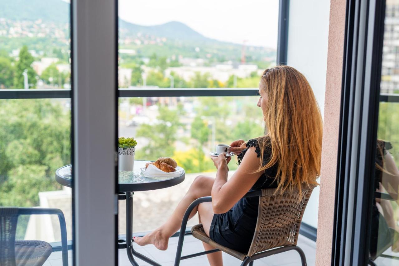 Sweet Home Apartman , 30Sqm Studio, Free Private Parking, Mountain View, Balcony, 20 Min From Downtown Budapest Exterior foto